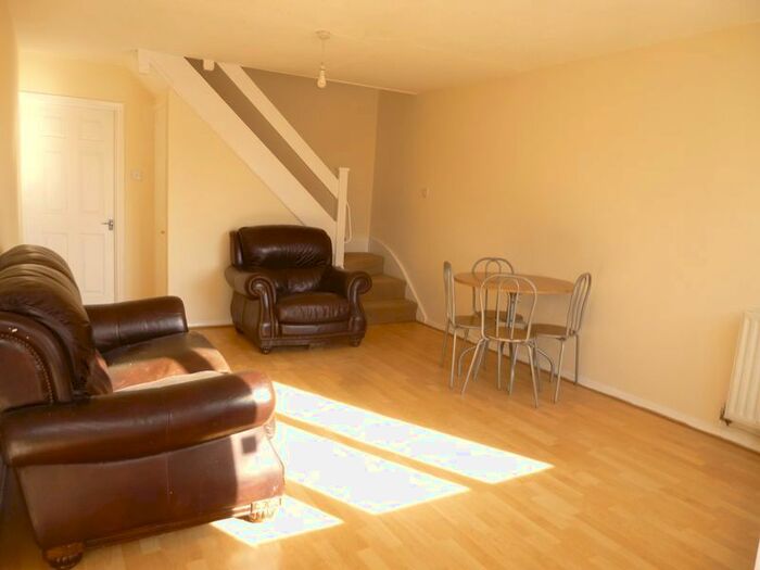 2 Bedroom Terraced House To Rent In Cleave Avenue, Hayes, UB3