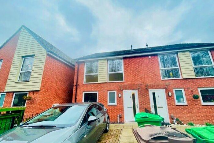 3 Bedroom Property To Rent In Brodwell Grove, Nottingham, NG3
