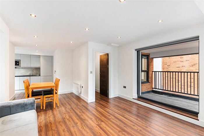 2 Bedroom Flat To Rent In Pirbright Road, London, SW18