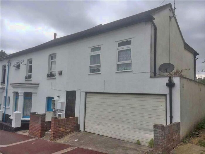 1 Bedroom Flat To Rent In Hartington Road, Southend On Sea, Essex SS1