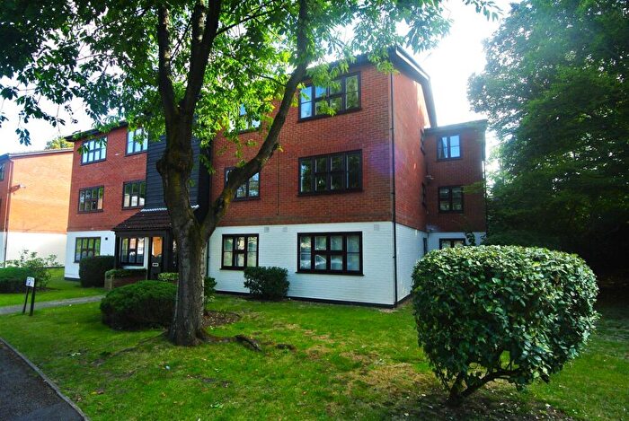 2 Bedroom Apartment To Rent In Weybridge, KT13