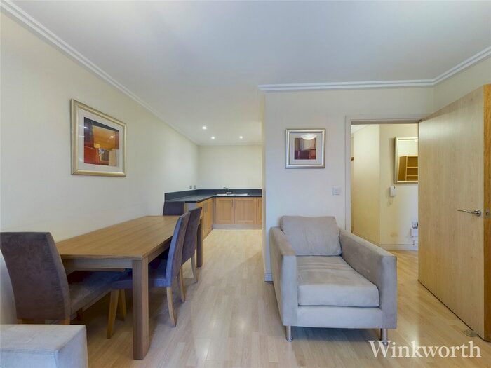 2 Bedroom Flat To Rent In Victoria Road, London, Uk, W3