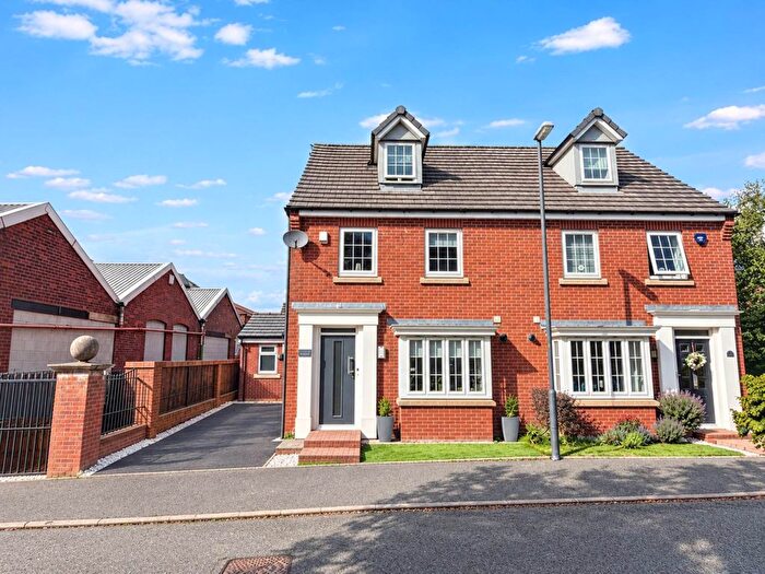 3 Bedroom Semi Detached House For Sale In The Fairways, Royton, Oldham, OL2