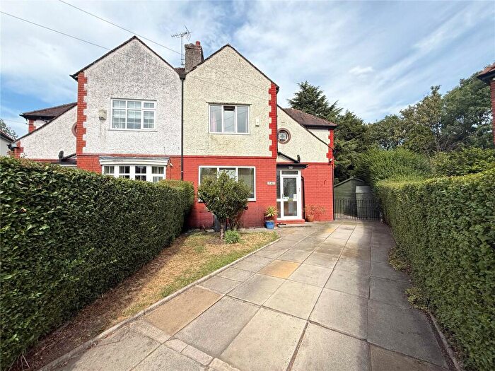 3 Bedroom Semi-Detached House For Sale In Parrs Wood Avenue, Didsbury, M20