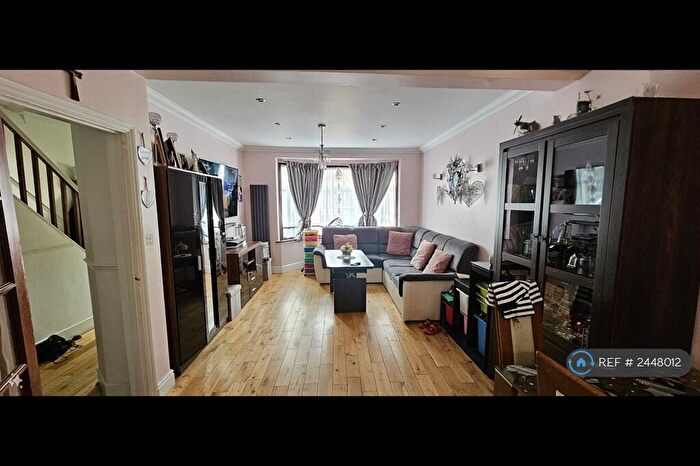 4 Bedroom Terraced House To Rent In Woodlands Avenue, Romford, RM6