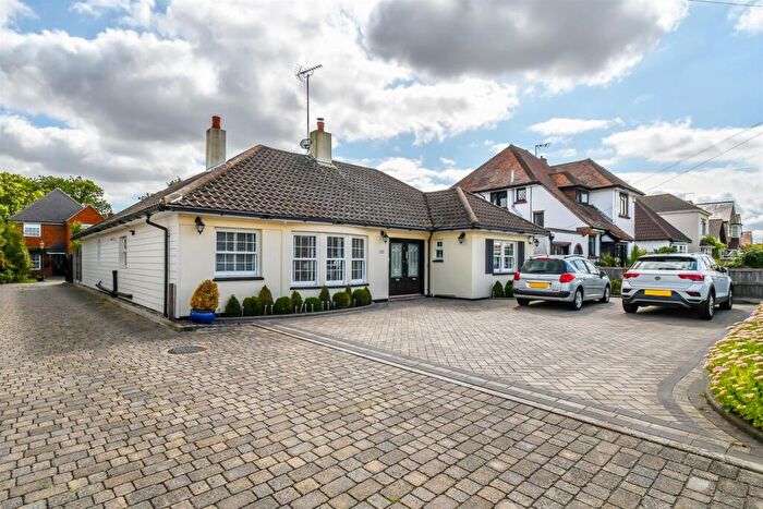 4 Bedroom Detached House To Rent In Elmsleigh Drive, Leigh-On-Sea, SS9