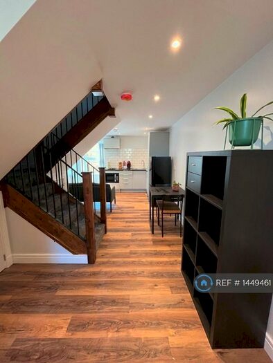 2 Bedroom Flat To Rent In Portland Street, Huddersfield, HD1