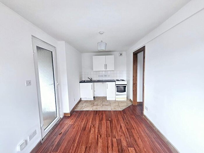 1 Bedroom Flat To Rent In Rayners Gardens, Southampton, SO16