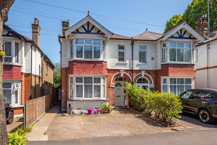 2 Bedroom Maisonette For Sale In Lenham Road, Sutton, SM1