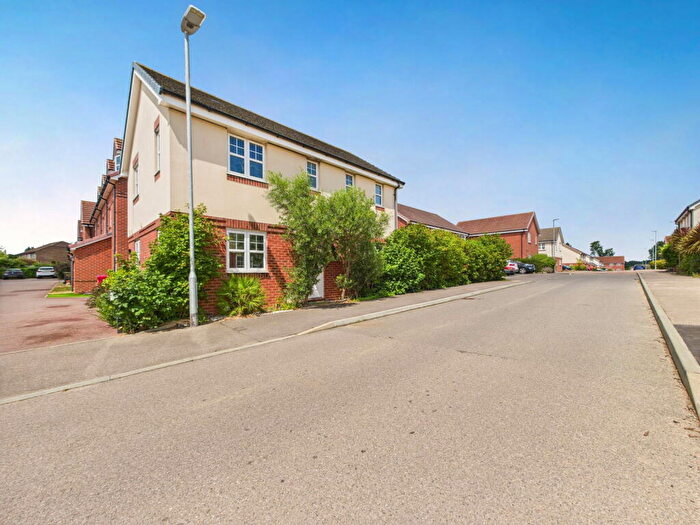 3 Bedroom Detached House For Sale In Hinchliff Drive, Wick, Littlehampton, BN17