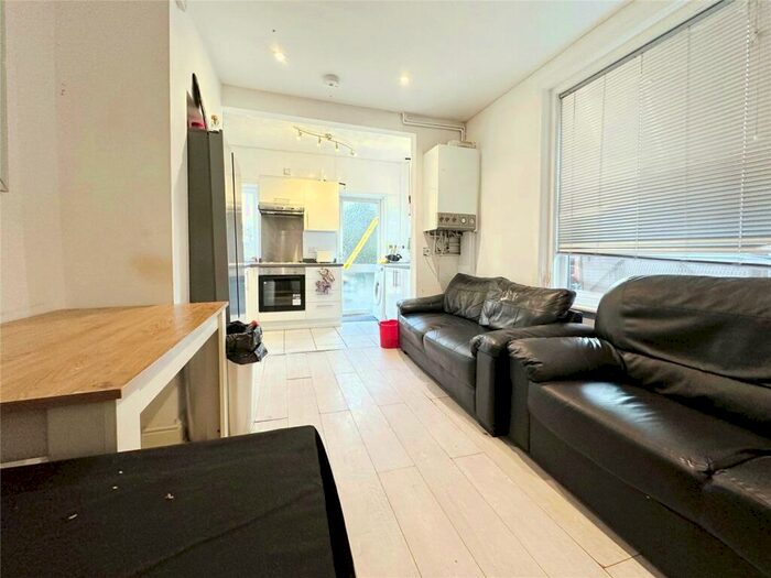 5 Bedroom Terraced House To Rent In Coventry Road, Southampton, Hampshire, SO15