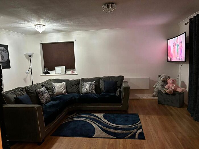 2 Bedroom Flat For Sale In Horseshoe Close, Waltham Abbey, EN9