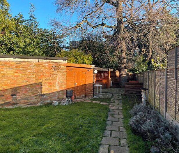 1 Bedroom Flat For Sale In C Glebe Avenue, Enfield, Middlesex, EN2