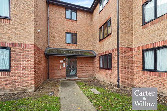 1 Bedroom Flat For Sale In Honey Close, Dagenham, RM10