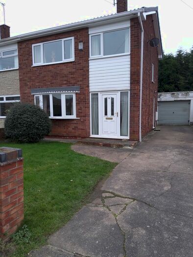 3 Bedroom Semi-Detached House To Rent In /Oakwood Drive, Doncaster, DN3