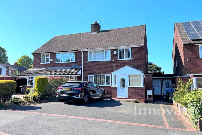 3 Bedroom Semi-Detached House To Rent In Matty Road, Oldbury, B68