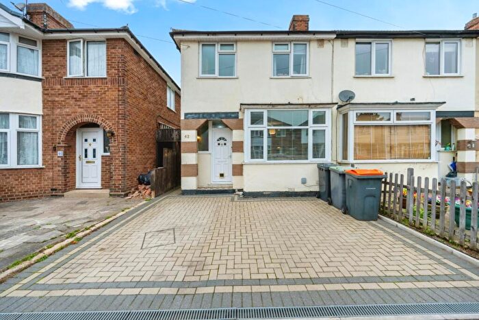 3 Bedroom End Of Terrace House For Sale In Oak Road, Bedford, Bedfordshire, MK42