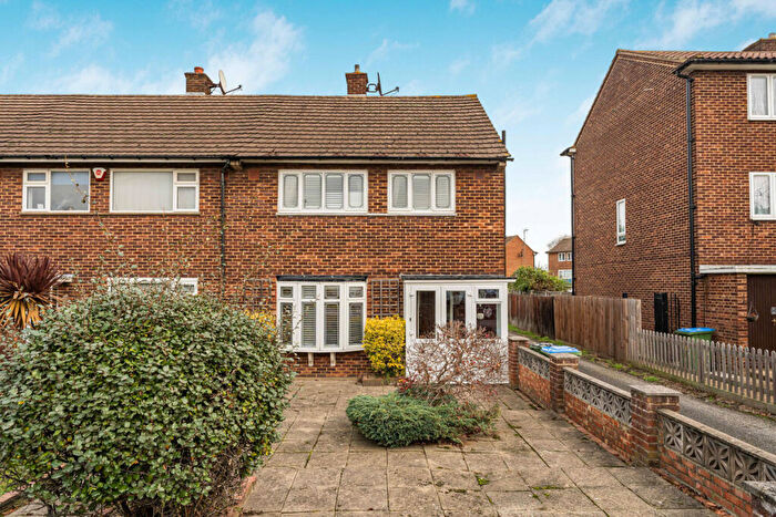 3 Bedroom Terraced House For Sale In Keightley Drive, London, SE9