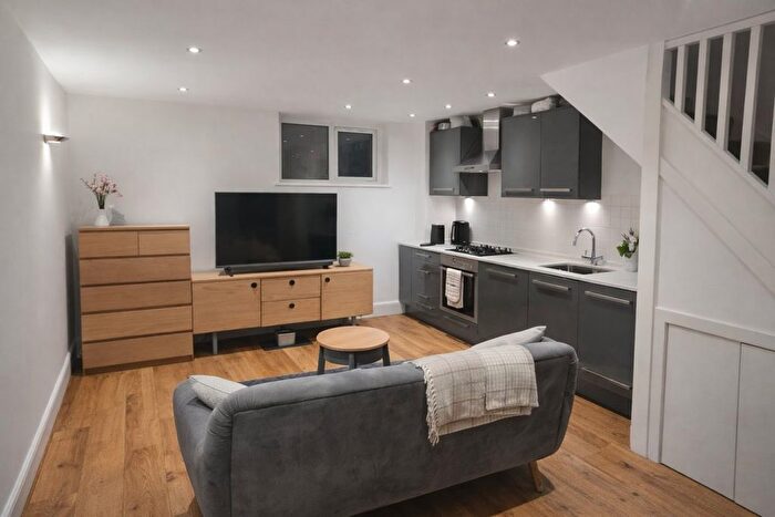 1 Bedroom Flat To Rent In Accommodation Rd, Golders Green, NW11