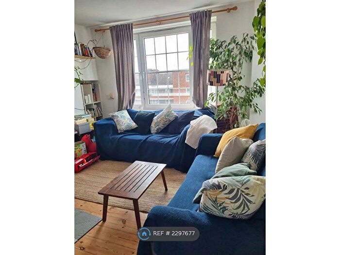 2 Bedroom Flat To Rent In Greatfield, London, NW5