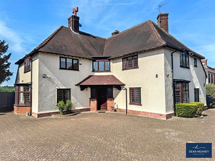 5 Bedroom Detached House For Sale In Camlet Way, Hadley Wood, EN4