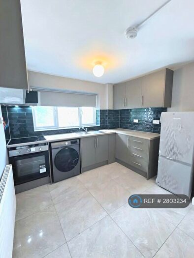 2 Bedroom Flat To Rent In Melbourne Road, Halesowen, B63