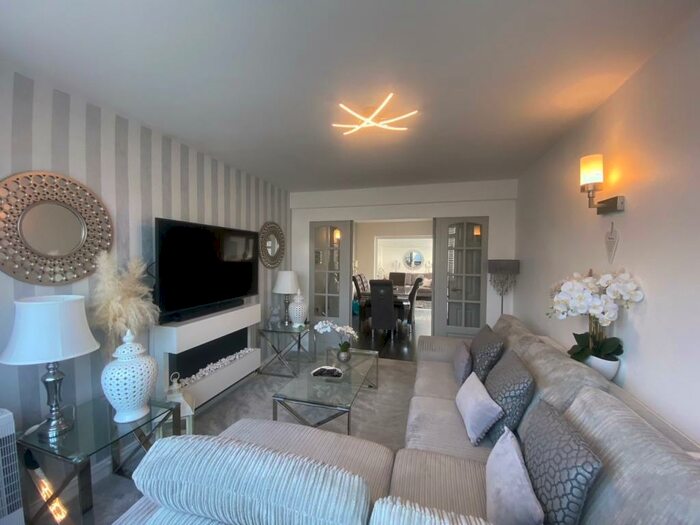 3 Bedroom House To Rent In Harvard Road, Solihull, B92