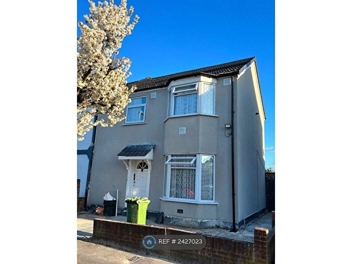 4 Bedroom End Of Terrace House To Rent In Heath Road, Chadwell Heath, RM6
