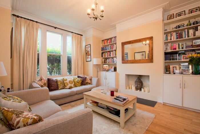 2 Bedroom End Of Terrace House To Rent In Lynn Road, Clapham South, London, SW12