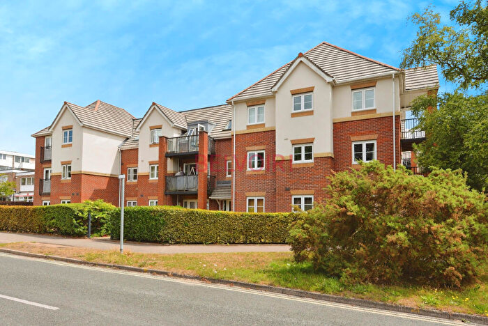 2 Bedroom Flat For Sale In Hiltingbury Road, Chandler's Ford, Eastleigh, SO53