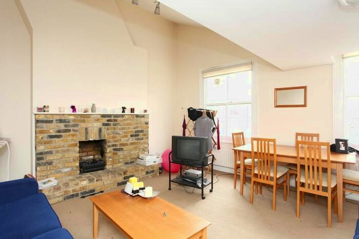 3 Bedroom Flat To Rent In Sevington Street, Maida Vale, London, W9