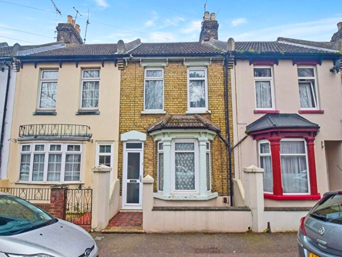 3 Bedroom Terraced House To Rent In York Avenue, Gillingham, Kent, ME7