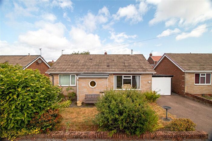 2 Bedroom Bungalow For Sale In Scatcherd Grove, Morley, Leeds, LS27