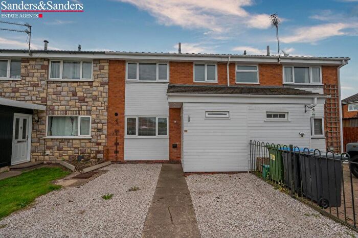 3 Bedroom Terraced House To Rent In Castle Road, Alcester, B49