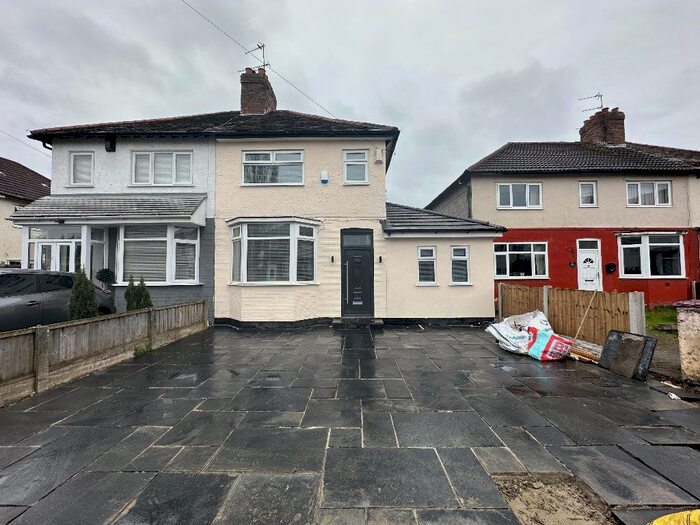 3 Bedroom Semi-Detached House To Rent In Adcote Close, Bed Semi, L14