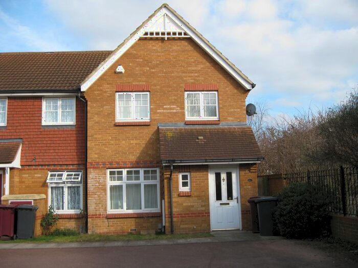 3 Bedroom Semi-Detached House To Rent In Clonmel Close, Caversham, Reading, RG4