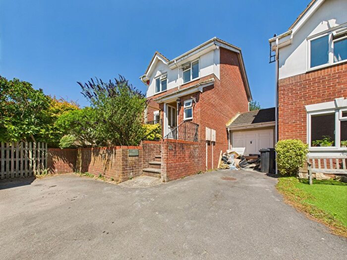 3 Bedroom Detached House To Rent In Sheppard Way, Portslade, Brighton, BN41