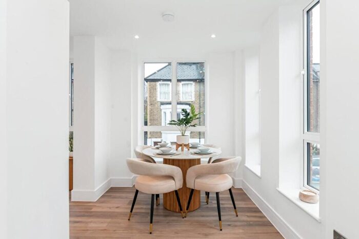 1 Bedroom Apartment For Sale In Brockley Cross, Brockley, London, SE4