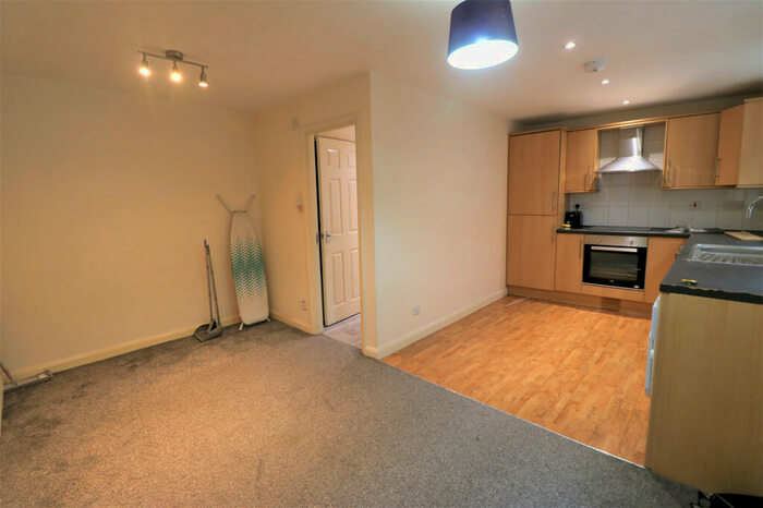 1 Bedroom Flat To Rent In South Street, Romford, Essex, RM1