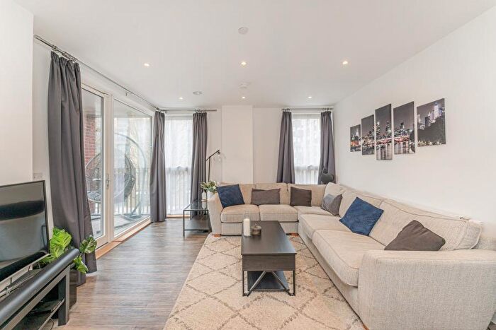 2 Bedroom Flat To Rent In Fairfield House, Enfield, EN3