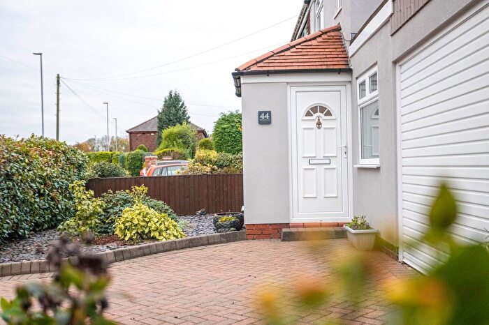 2 Bedroom Semi-Detached House For Sale In Manchester Road, Woolston, WA1