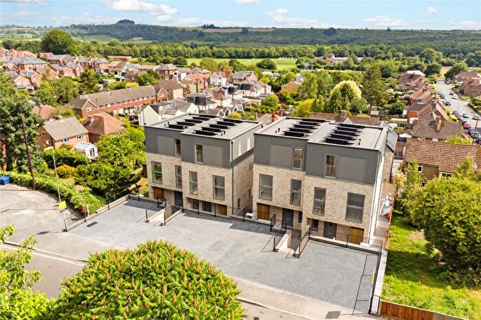 3 Bedroom Semi Detached House For Sale In Petersfield Road, Winchester, Hampshire, SO23