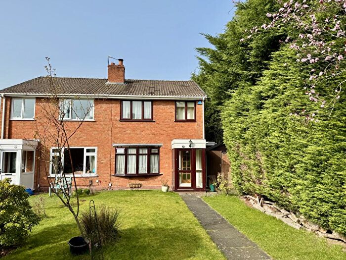 3 Bedroom Semi-Detached House For Sale In Southfield Drive, Hall Green, Birmingham, B28