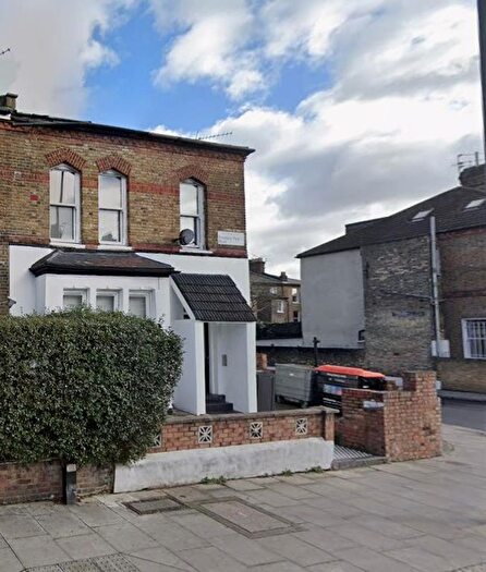 Studio To Rent In Finsbury Park Road, Hackney, London, N4