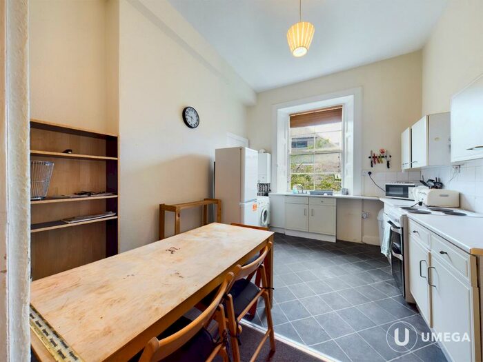 3 Bedroom Flat To Rent In Teviot Place, Edinburgh, EH1