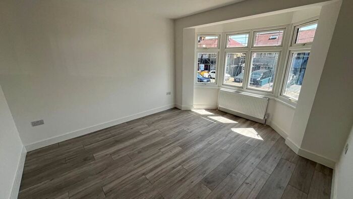 5 Bedroom Semi-Detached House To Rent In Basildene Road, Hounslow, TW4