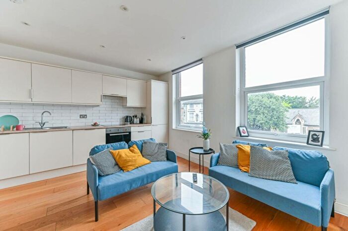 1 Bedroom Flat To Rent In East Street, Epsom, KT17