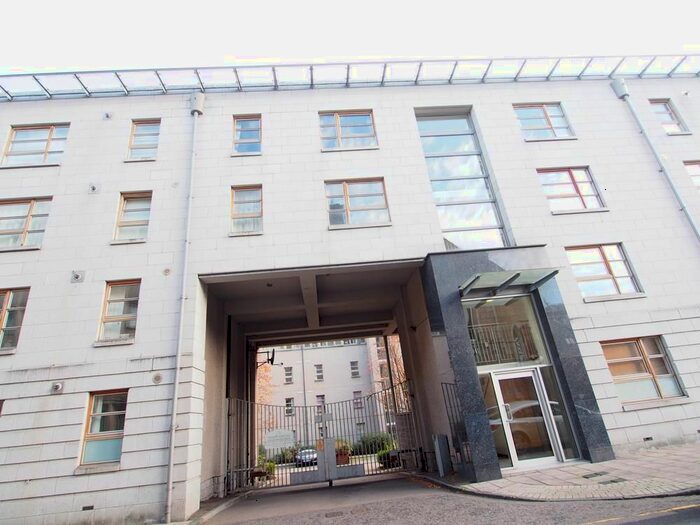 2 Bedroom Flat To Rent In Dee Street, Aberdeen, AB11