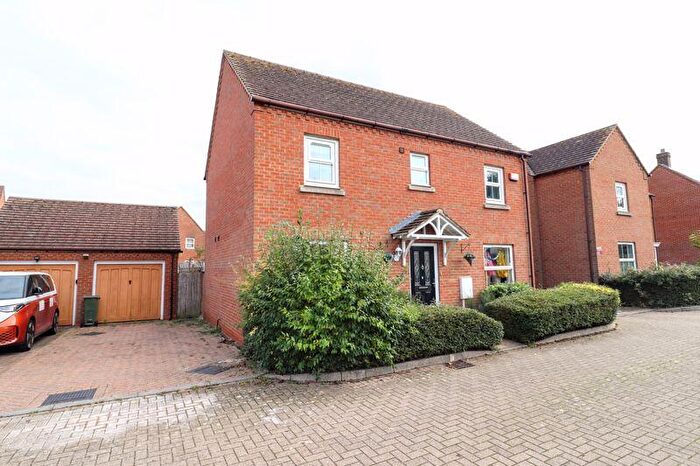 4 Bedroom Detached House For Sale In Whalley Drive, Milton Keynes, MK3