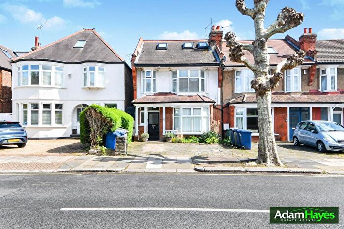 4 Bedroom Apartment For Sale In Etchingham Park Road, Finchley, N3